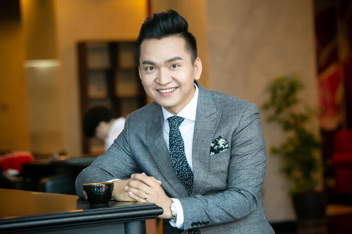 Vượt qua cửa tử, MC Hạnh Phúc VTV viên mãn bên vợ con - 10