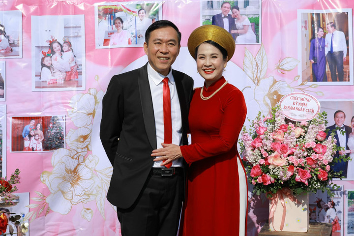 NSND Lan Hương lý giải, vì NSƯT Đỗ Kỷ sinh ra trong gia đình có 5 người con trai nên sự duyên dáng khéo léo hay tinh tế thì ít, nhưng sự chân thực lại rất rõ.