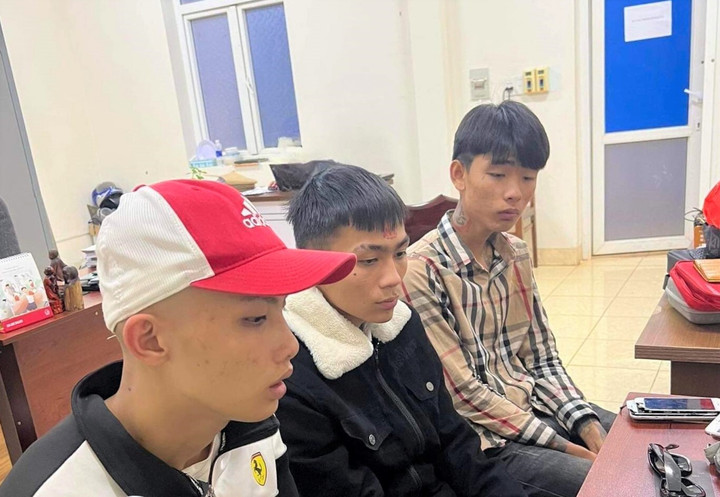 Bắt nhóm thanh thiếu niên chuyên đập kính xe, trộm thiết bị ô tô trên đường phố - 1