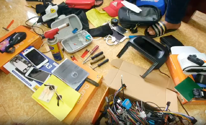 Bắt nhóm thanh thiếu niên chuyên đập kính xe, trộm thiết bị ô tô trên đường phố - 2