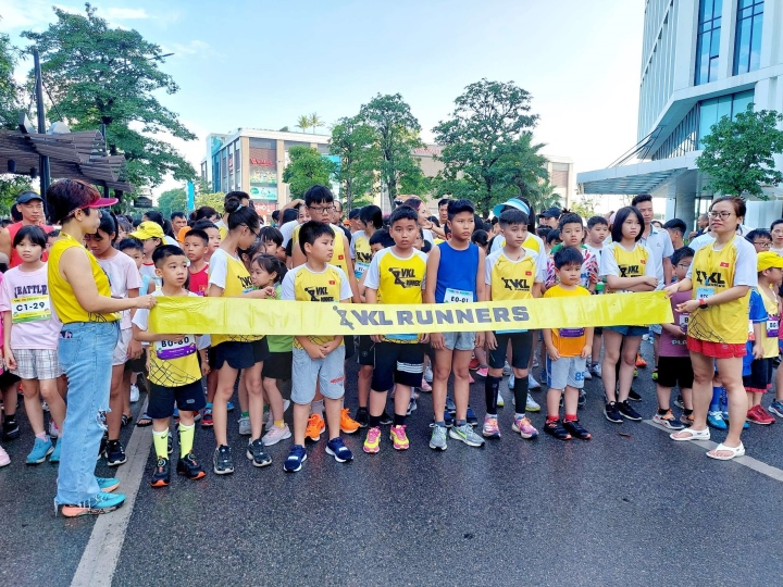 230 em nhỏ tham dự giải chạy bộ VKL Kids Run - 1