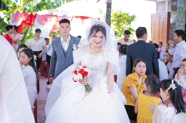 Cựu tiền vệ U23 Việt Nam kết hôn với nữ tuyển thủ xinh đẹp - 1
