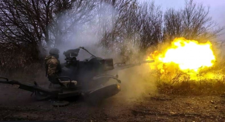 Nga dùng vũ khí chính xác tấn công loạt căn cứ quân sự ở Ukraine - 1