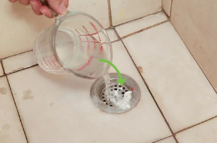 Đổ muối xuống đường ống thoát nước có công dụng gì? - 2