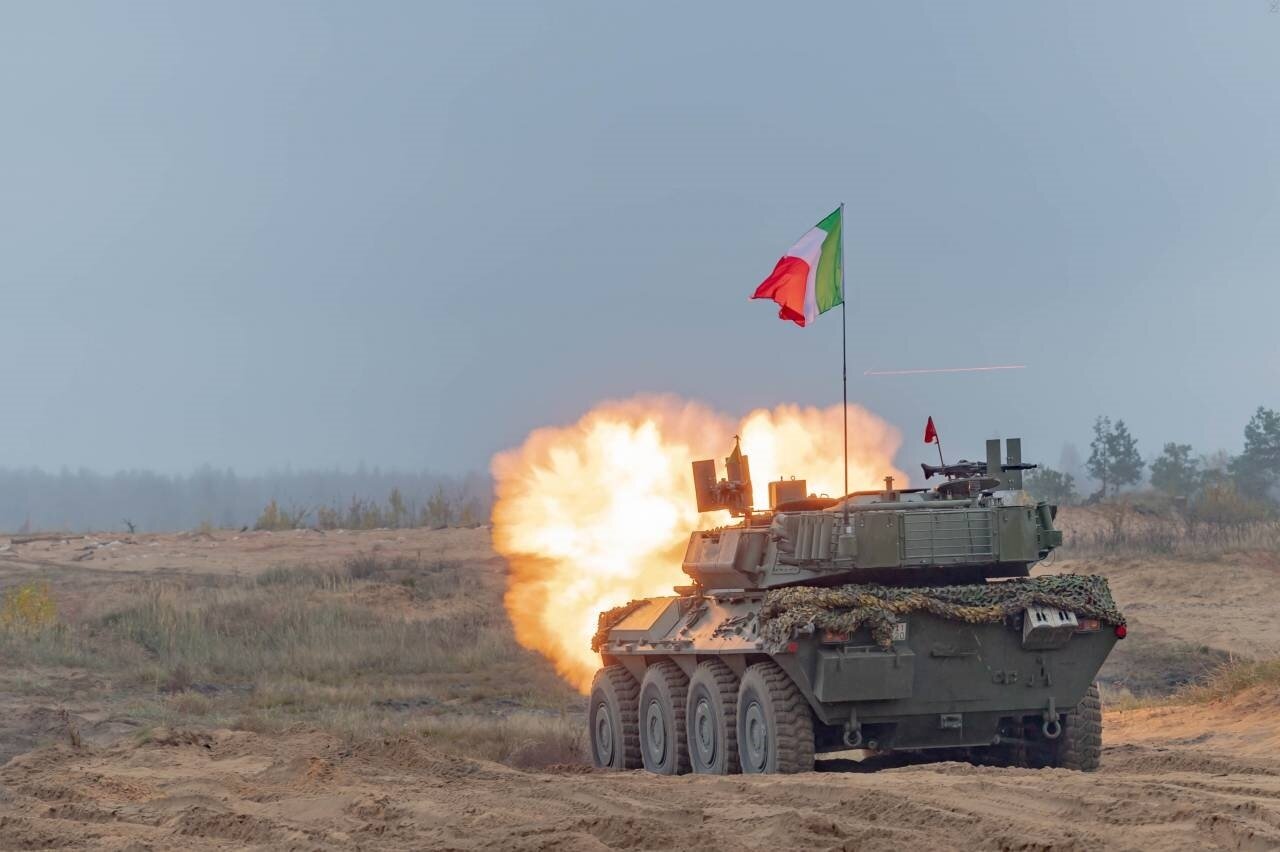 Italia bí mật cử 'thợ săn xe tăng' tới Ukraine? - 2