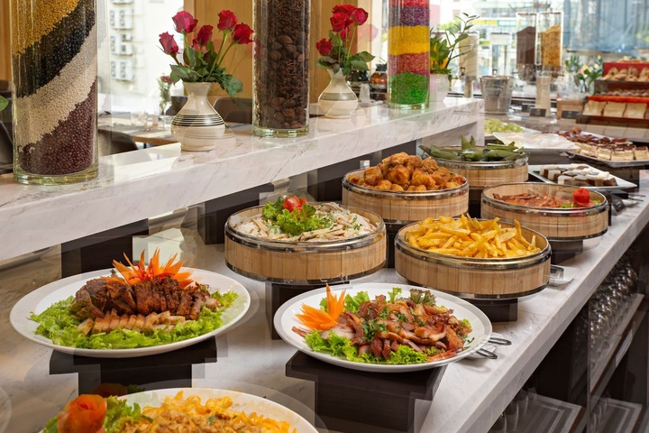 Có được mang đồ ăn thừa trong buffet sáng khách sạn về phòng? - 1