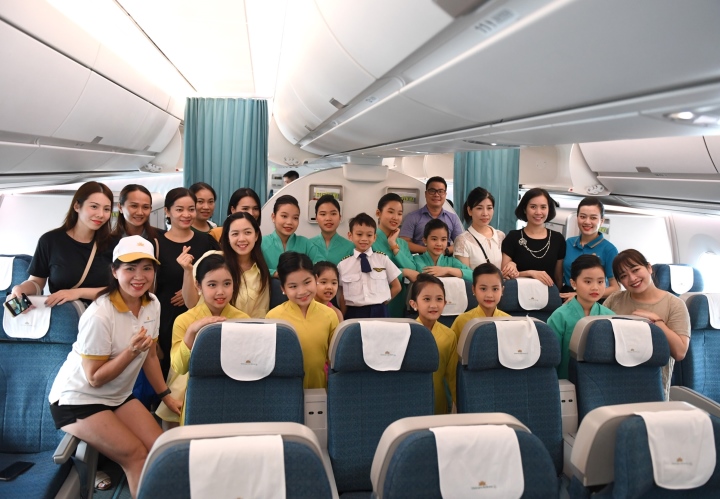 Chuyến bay đặc biệt của Vietnam Airlines với phi hành đoàn nhí - 9
