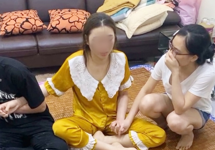 Bé gái 1 tháng tuổi ở Hà Nội bị bạo hành: Bảo mẫu thuê từ trung tâm giúp việc - 2