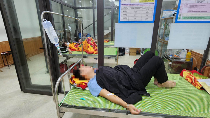 48 người bị ngộ độc sau ăn cỗ cưới nấu cạnh chuồng gia cầm - 1