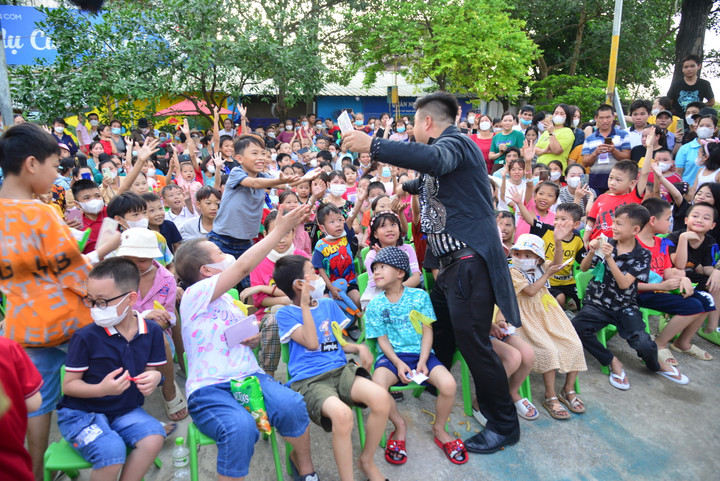 Người mẹ bật khóc lâu lắm mới thấy nụ cười hạnh phúc của 'chiến binh đầu trọc' - 3