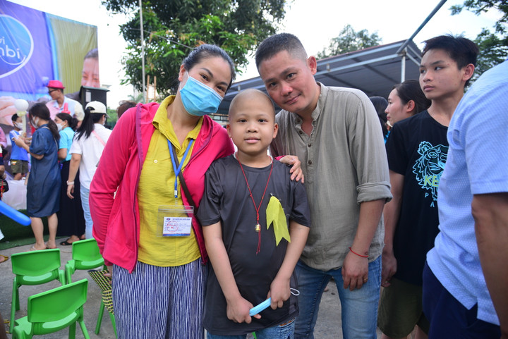 Người mẹ bật khóc lâu lắm mới thấy nụ cười hạnh phúc của 'chiến binh đầu trọc' - 2