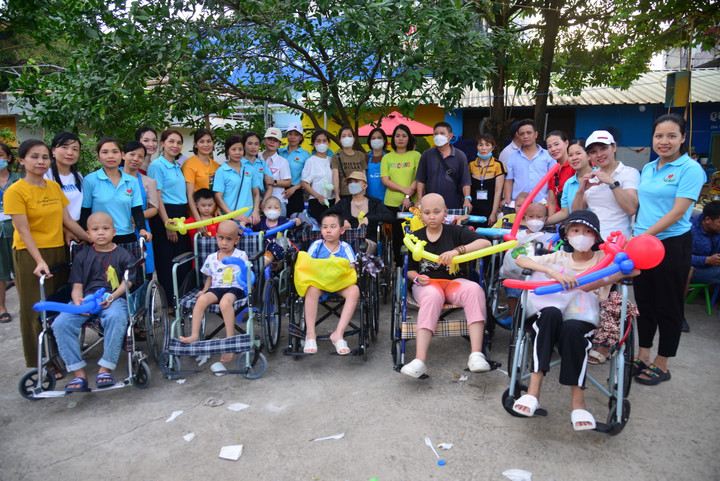 Người mẹ bật khóc lâu lắm mới thấy nụ cười hạnh phúc của 'chiến binh đầu trọc' - 9