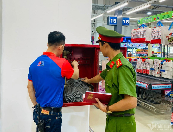 Phó Thủ tướng yêu cầu Bộ Xây dựng sửa quy chuẩn phòng cháy trước 30/6 - 1