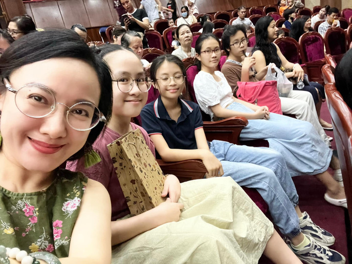 Nhan sắc BTV Hoài Anh VTV: U50 vẫn tự tin khoe làn da đẹp không tì vết - 2