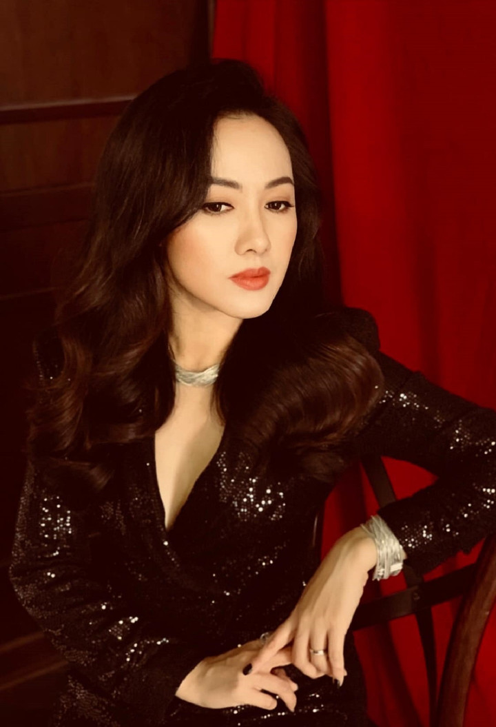 Nhan sắc BTV Hoài Anh VTV: U50 vẫn tự tin khoe làn da đẹp không tì vết - 6