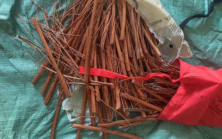 Bắt khẩn cấp thanh niên trộm cắp thiết bị làm cả TP Lào Cai mất điện - 2