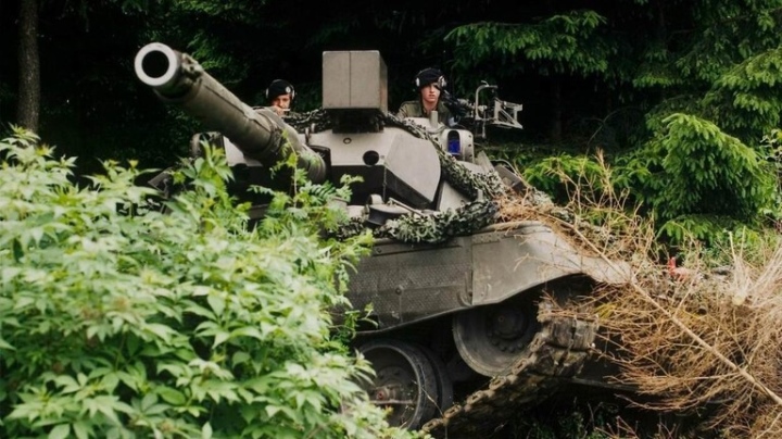 Thành viên NATO muốn mua thêm xe tăng cho Ukraine - 1