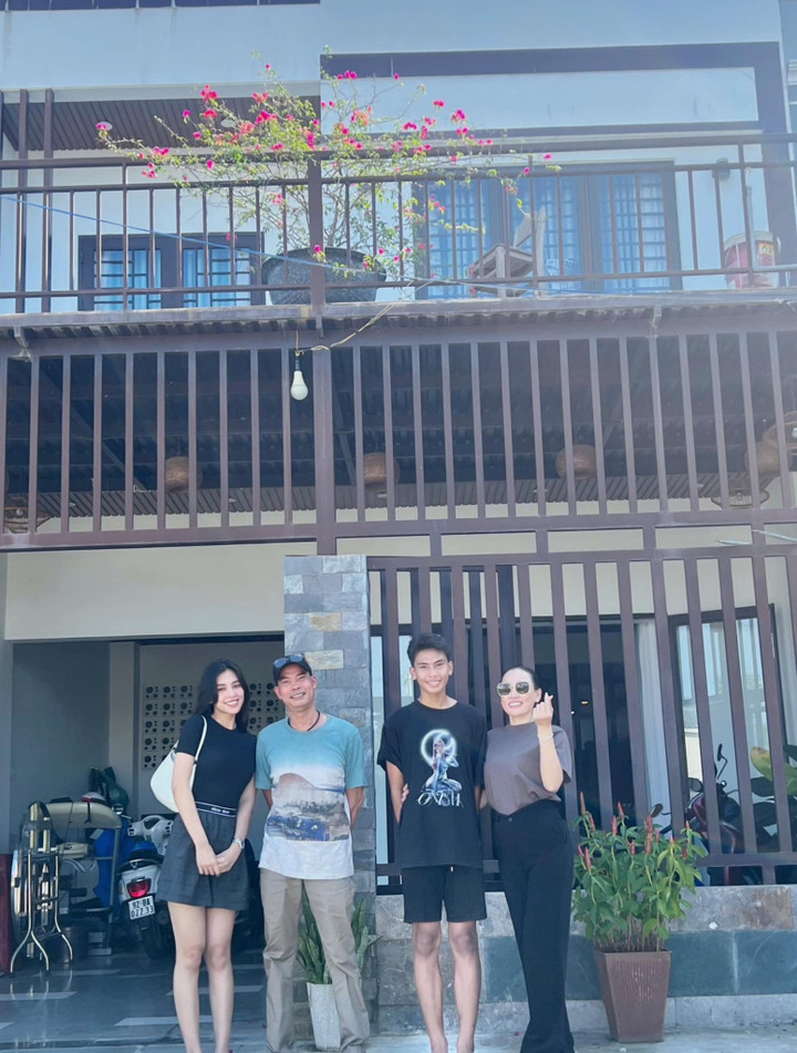 Sao Việt 4/6: Nguyễn Thị Huyền trẻ đẹp ở tuổi 38, Tiểu Vy mua nhà tặng bố mẹ - 3