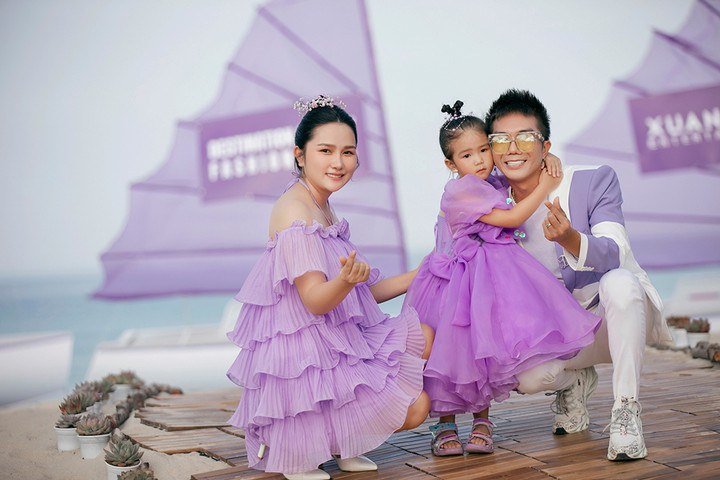 Con trai 3 tuổi của Đàm Vĩnh Hưng lần đầu diễn thời trang cùng bố - 9