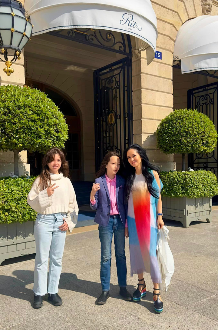 Sao Việt 5/6: Diva Hồng Nhung trẻ đẹp bên các con, Lý Hùng phong độ với áo hoa - 3