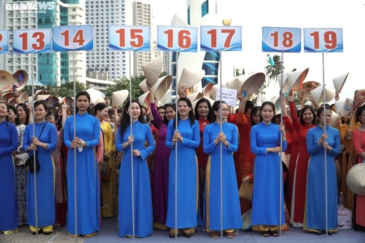 Hơn 6.000 tà áo dài xuống phố biển, đăng ký tham gia xác lập kỷ lục Việt Nam - 2