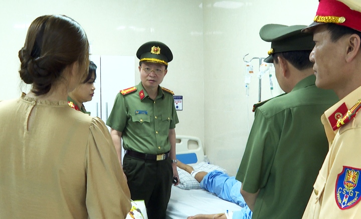 Phú Thọ: Điều tra người giao xe cho thanh niên tông Trung tá cảnh sát - 1