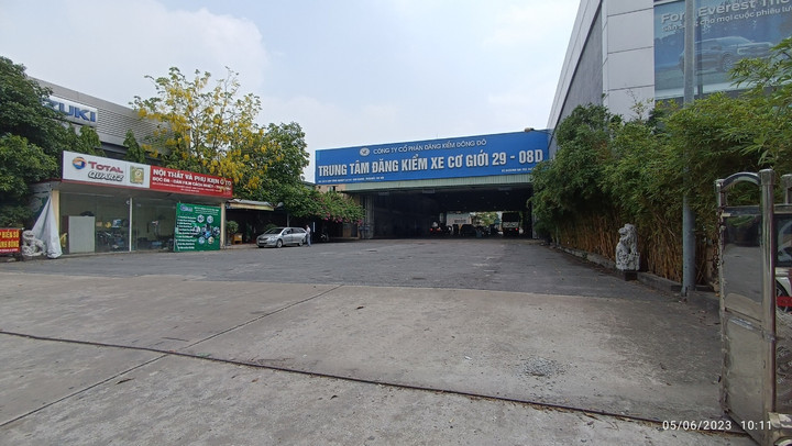 Cảnh khó tin ở trung tâm đăng kiểm, nhân viên rảnh việc ngồi chơi - 3