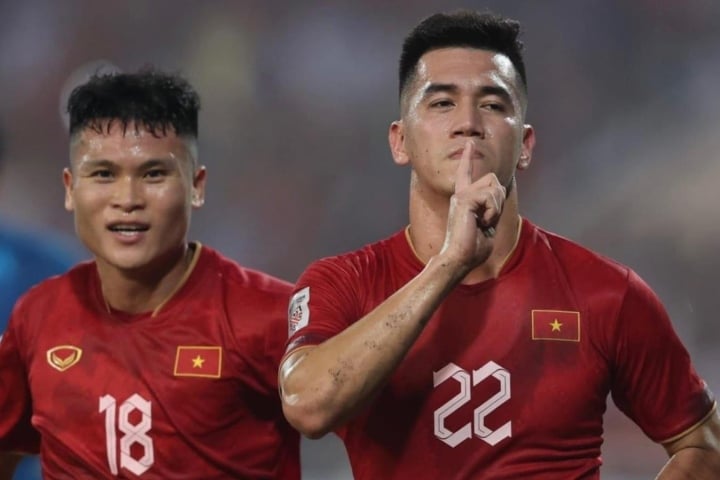 Đội tuyển chọn nước Việt Nam hàng đầu Khu vực Đông Nam Á trên top 10 FIFA.