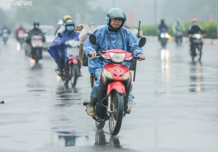 Tin mưa dông diện rộng ngày 5/6 và dự báo thời tiết Hà Nội 10 ngày tới - 1