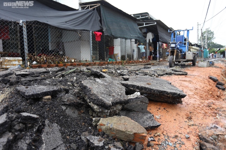 Tường đổ sập, đường nát như tương sau mưa lớn ở Đồng Nai - 4