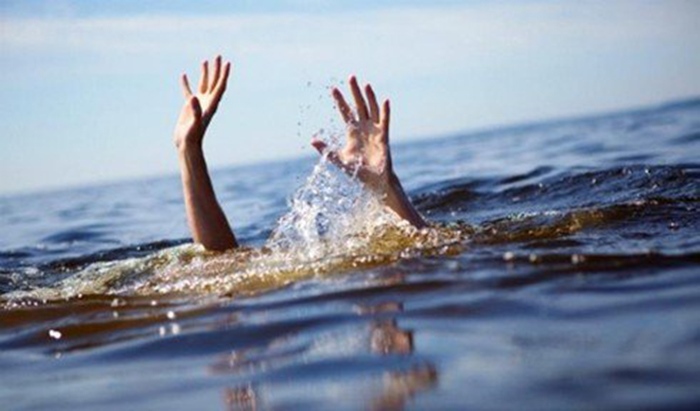 Bốn du khách gặp sự cố khi tắm biển ở Quảng Ninh, một người tử vong - 1