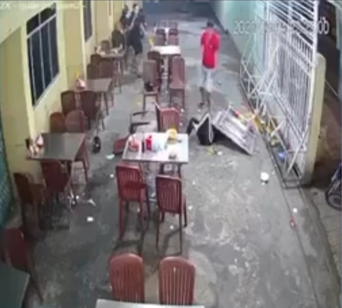 Clip người phụ nữ bị đánh dã man tại quán ăn - 1