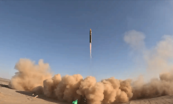 Iran tuyên bố tạo ra tên lửa siêu thanh, tầm bắn lên tới 1.400 km  - 1
