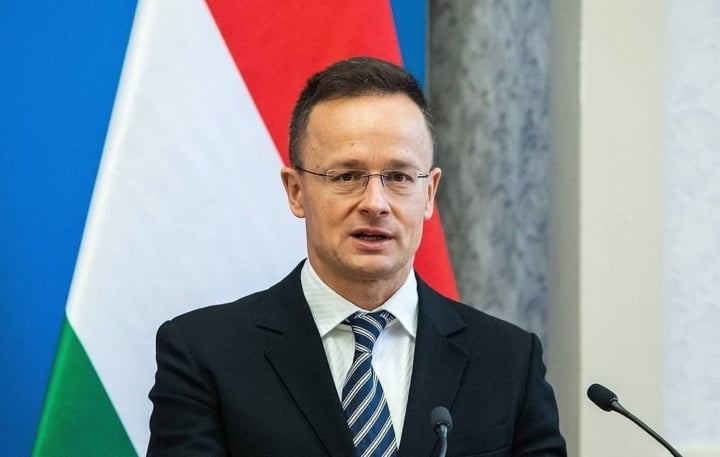 Ngoại trưởng Hungary: 'Cơn cuồng loạn trừng phạt' đẩy EU vào chân tường - 1