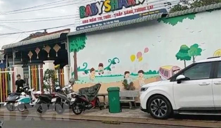 Bình Phước: Bé 2 tuổi tử vong sau khi ngã vào thùng nước ở trường - 1