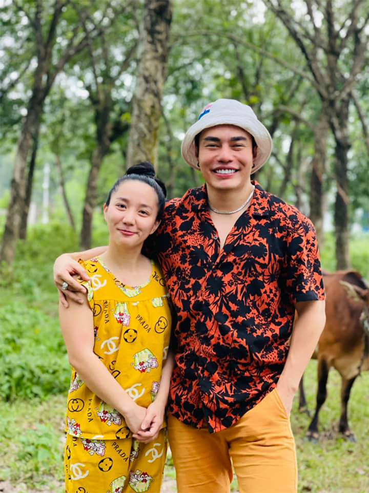 Sao Việt 7/6: Huyền Lizzie gợi cảm, bà xã Lê Dương Bảo Lâm xinh như hoa hậu - 1