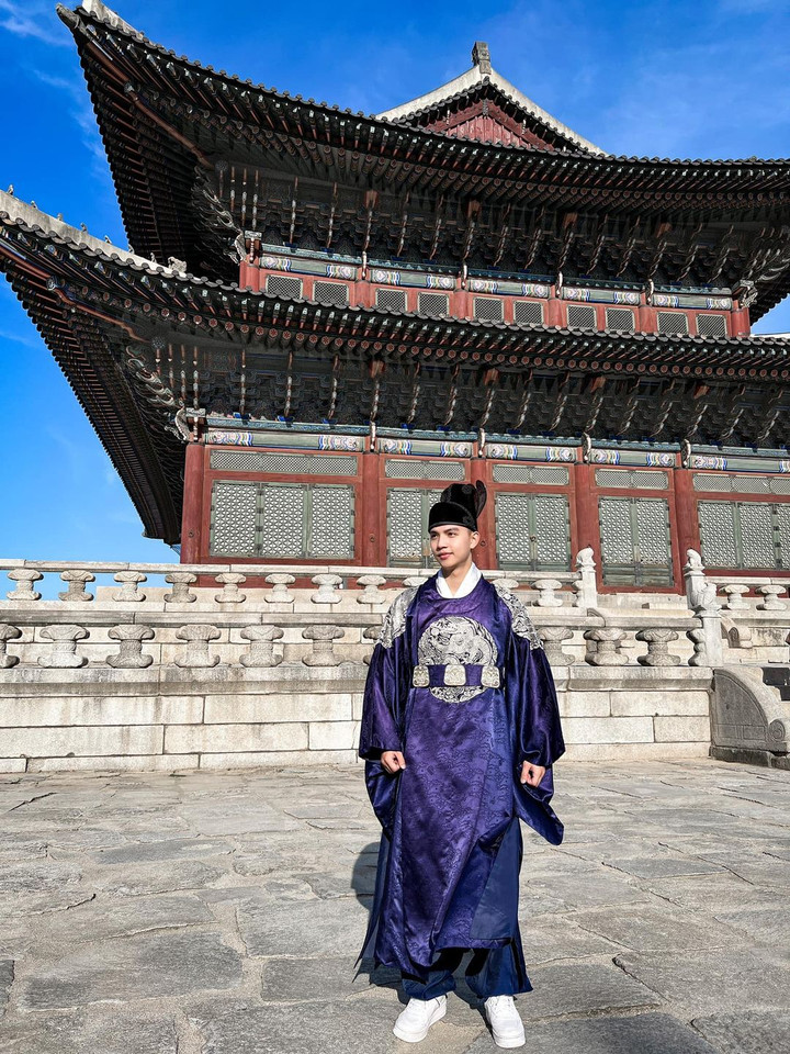 Sao Việt 9/6: Vân Hugo đi thử váy cưới, Vân Dung trẻ đẹp ở tuổi 47 - 11