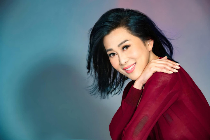 U60 qua thời, vì sao MC Kỳ Duyên vẫn thu hút? - 1