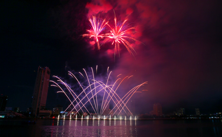 Đến Đà Nẵng không thể bỏ lỡ màn đấu pháo hoa đẹp siêu thực vào tối 10/6 - 3