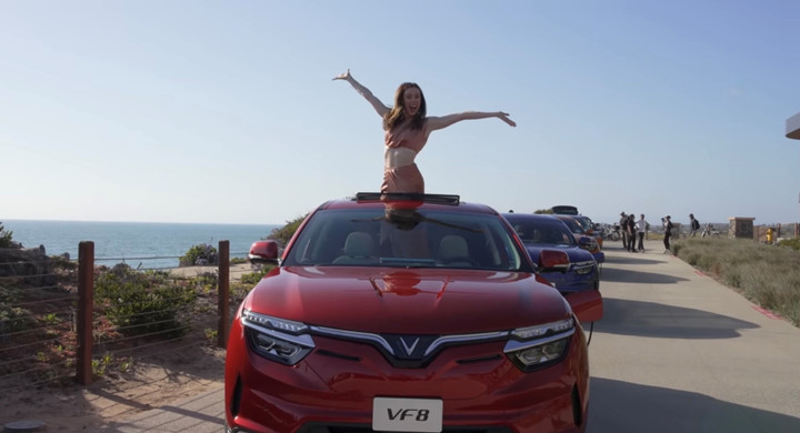 Nữ KOL nổi tiếng người Mỹ đánh giá VF 8 sang trọng, an toàn và dễ lái - 3