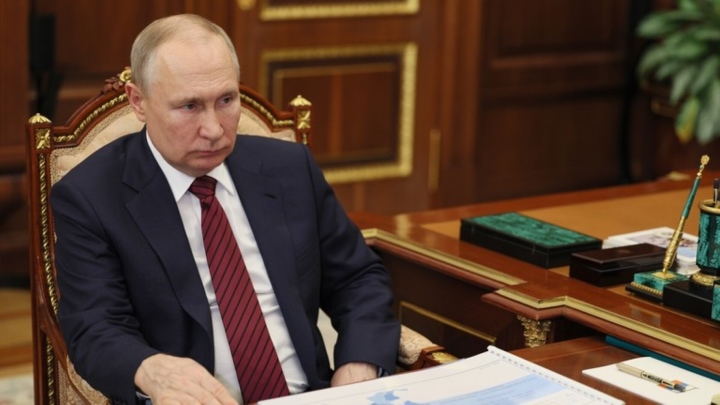 Ông Putin gọi vụ tấn công đập Kakhovka là 'hành động man rợ' - 1