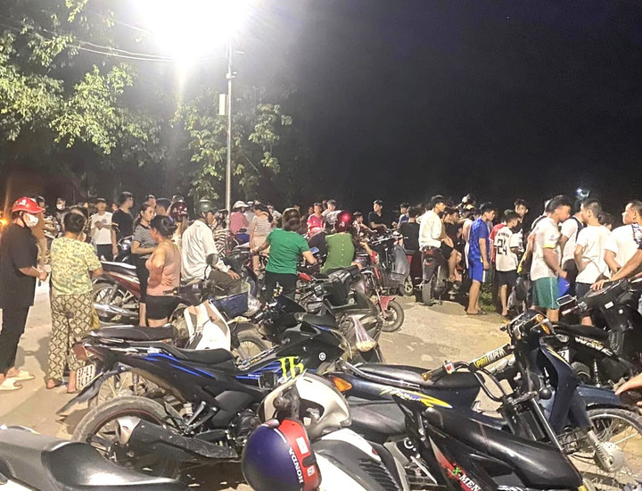 Ghen tuông, chồng đâm vợ nguy kịch rồi phóng hỏa đốt nhà hàng xóm - 1