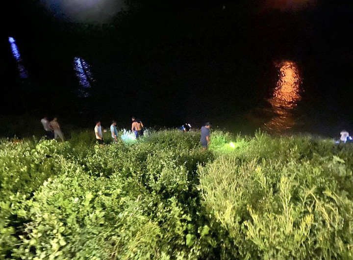 Ghen tuông, chồng đâm vợ nguy kịch rồi phóng hỏa đốt nhà hàng xóm - 2