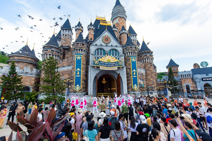 Phiêu lưu thế giới tại VinWonders Nha Trang với siêu phẩm giải trí Rạp phim bay - 1