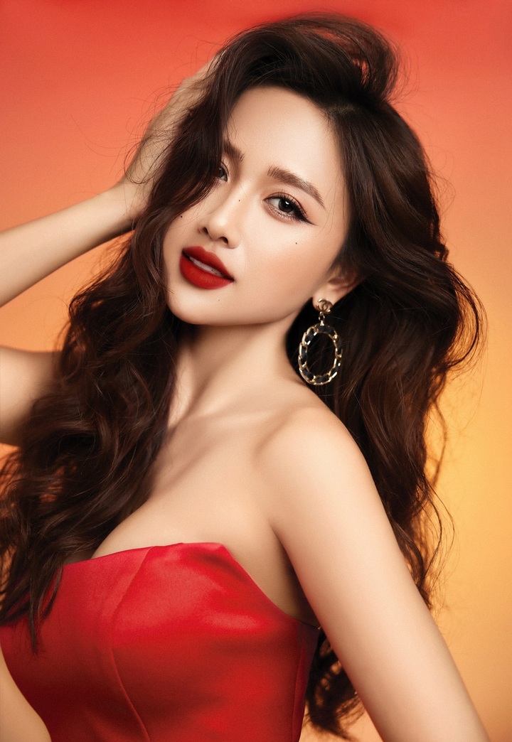 Hoa khôi Thu Hương khoe vai trần gợi cảm - 7
