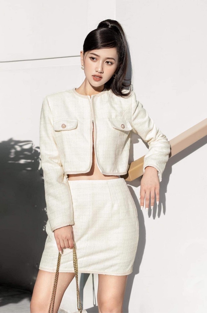 Hoa khôi Thu Hương khoe vai trần gợi cảm - 8