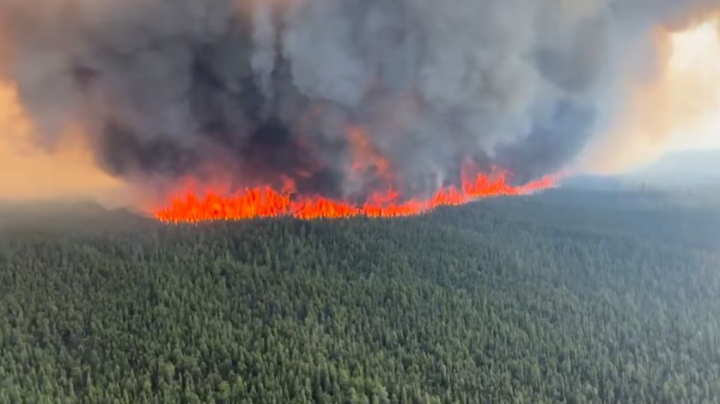 Cháy rừng lan rộng ở Canada - 1