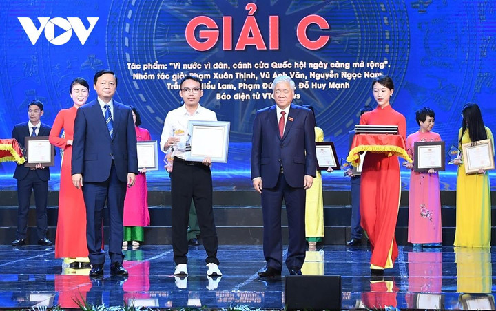 VOV giành 6 giải thưởng danh giá tại Giải báo chí Diên Hồng lần thứ nhất - 2
