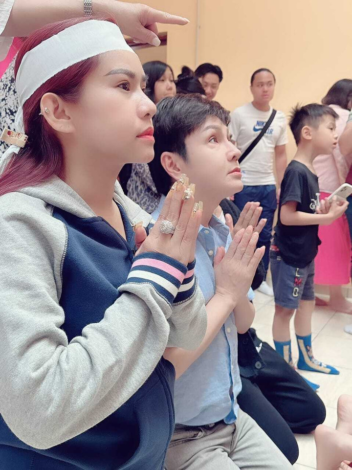 Sao Việt 12/6: Bình Tinh làm lễ 100 ngày mất cho cha nuôi Vũ Linh dù đang ở Pháp - 2