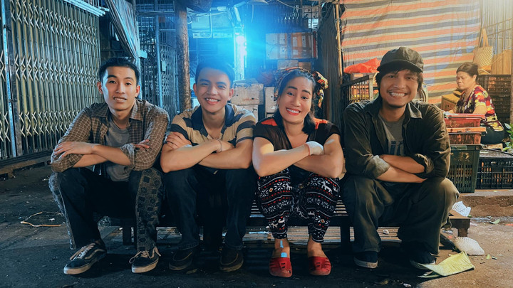 Sao Việt 12/6: Bình Tinh làm lễ 100 ngày mất cho cha nuôi Vũ Linh dù đang ở Pháp - 4